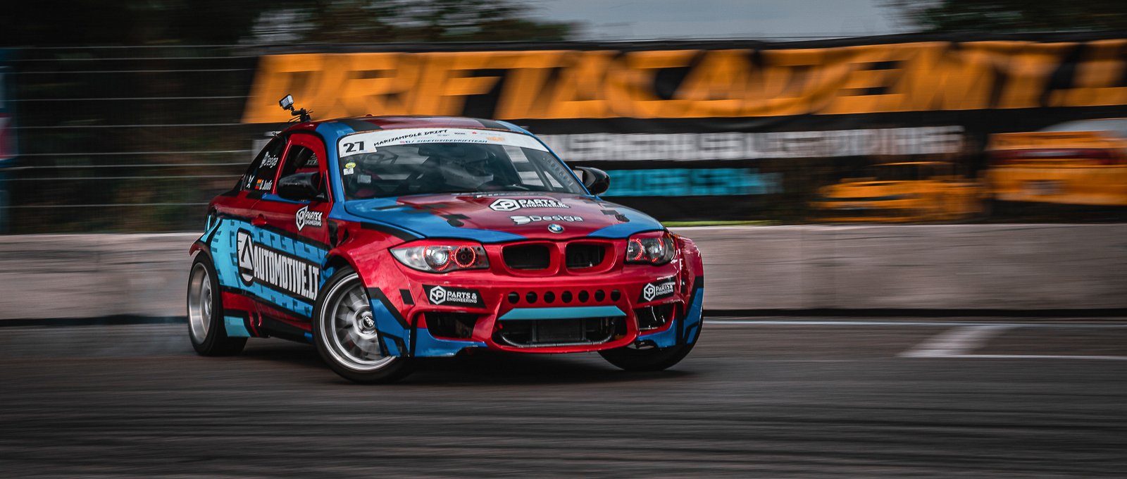 Suboske BMW drift going sideways shot in lithuanian drifting event