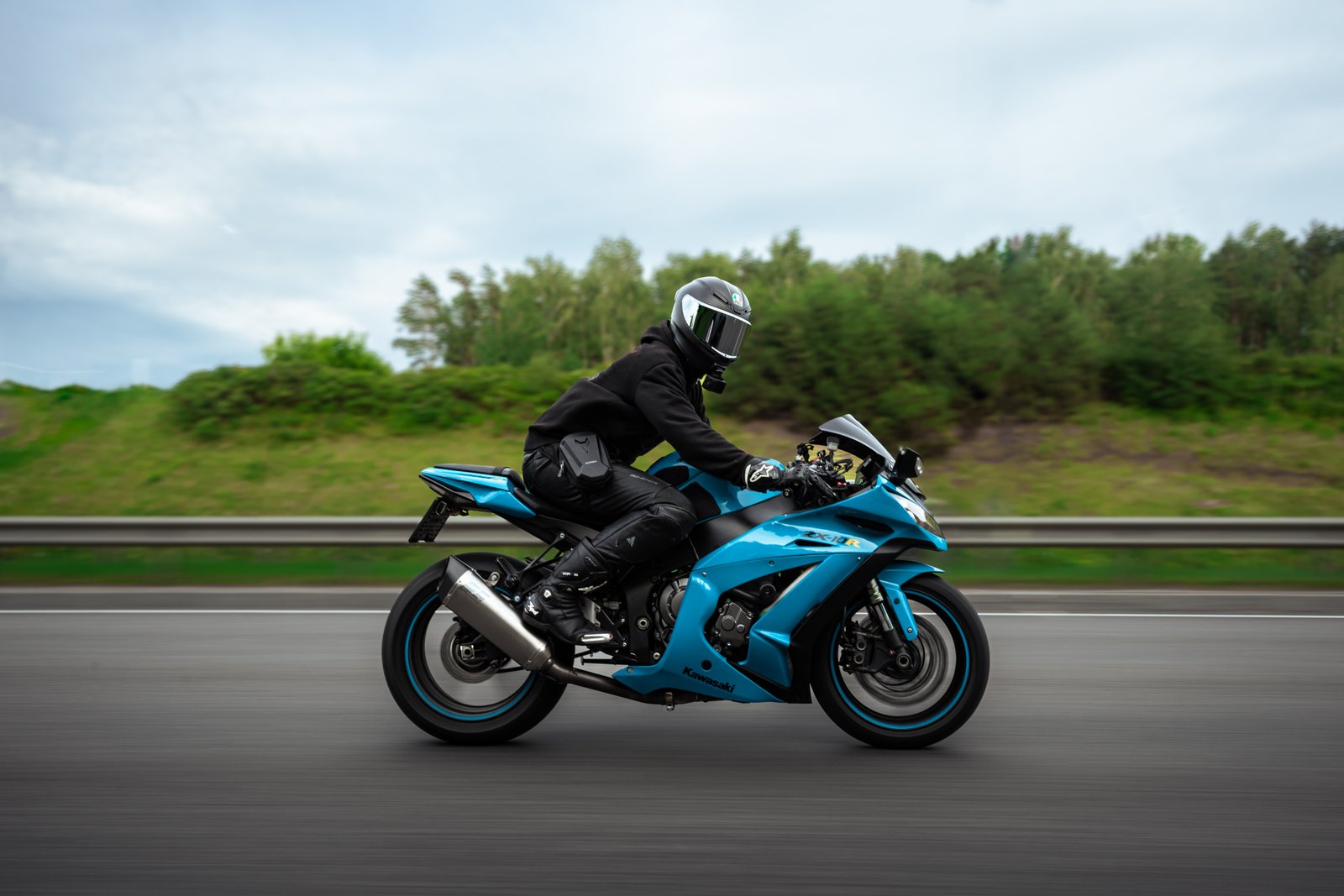 kawasaki zx10r side rolling shot with grass background in vilnius lithuania