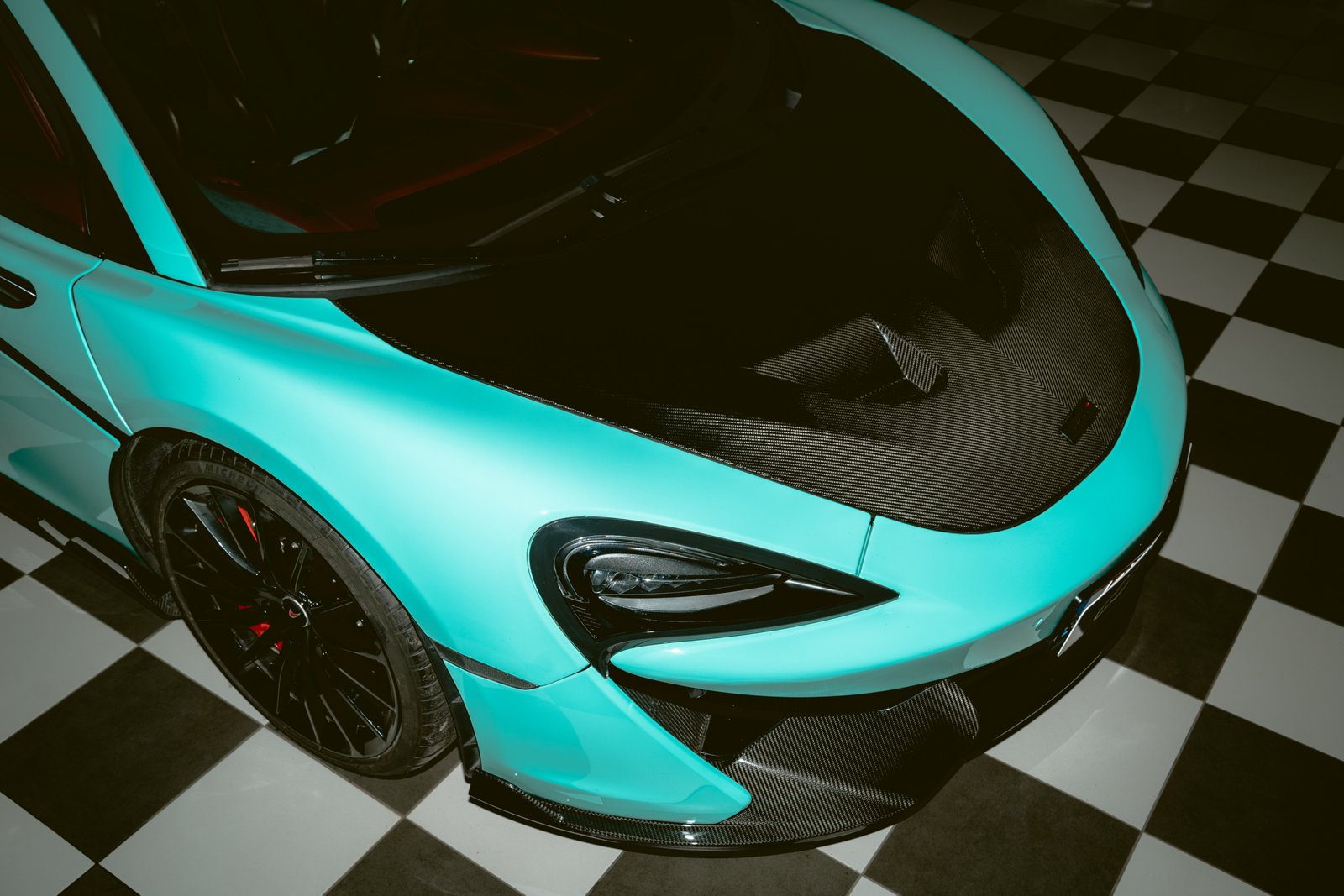 mclaren 570gt tiffany blue photoshoot in morendi showroom vilnius lithuania