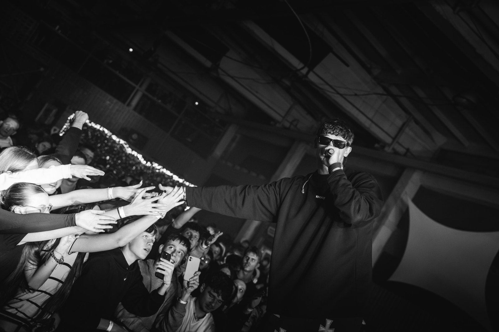 Playback 2024 event photography of artirst proflame interacting with the crowd in klaipeda