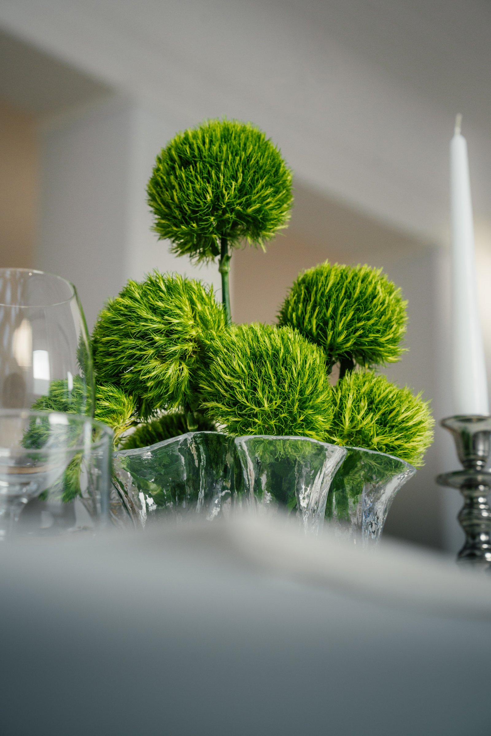 wedding table reception decor flowers on table in vynvytis studio