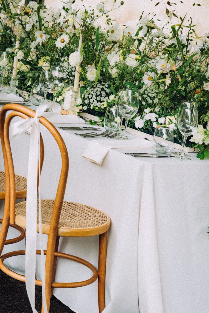 Green wedding reception table decor in pazaislio vienuolynas kaunas lithuania